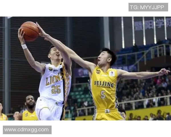 广厦队与八一队激烈对决展现篮球魅力与团队精神的精彩时刻 广厦队与八一队激烈对决展现篮球魅力与团队精神的精彩时刻